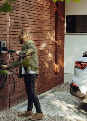 Branchement d’un véhicule électrique sur prise installée à domicile